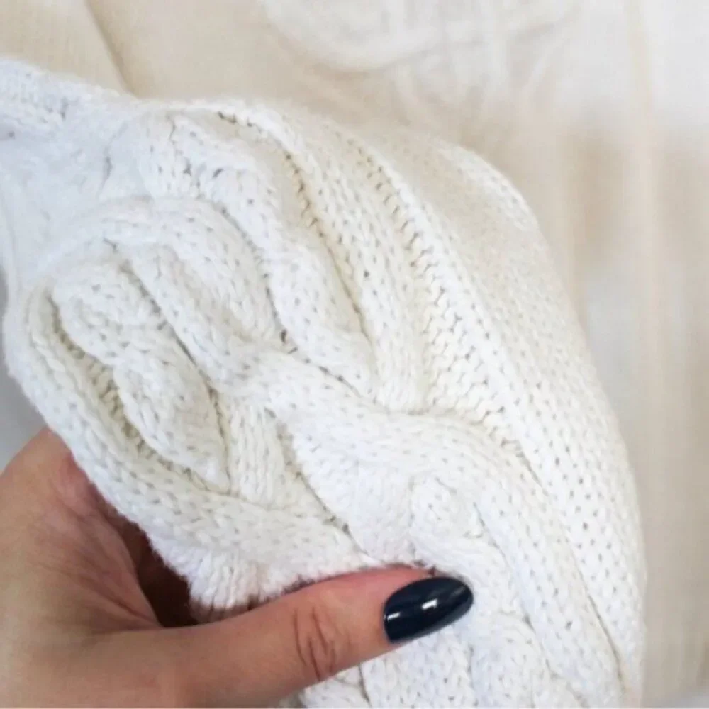 Vintage Women's White Long Sleeve V-neck Sweater with Cable Knit Accents Medium - Picture 7 of 8